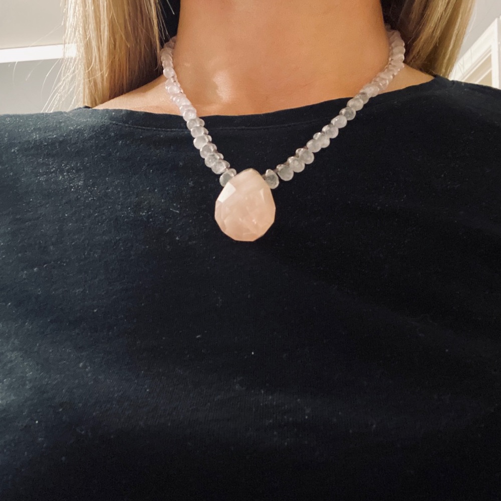 Pink jade statement necklace - Picture 2 of 4